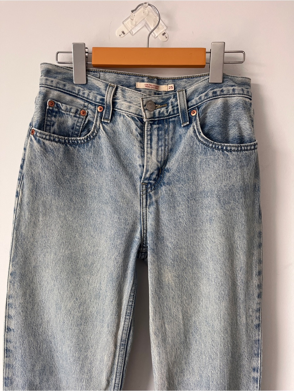 Levi's Low Pro Straight Jeans | Light Wash Denim | Women's | Size 25